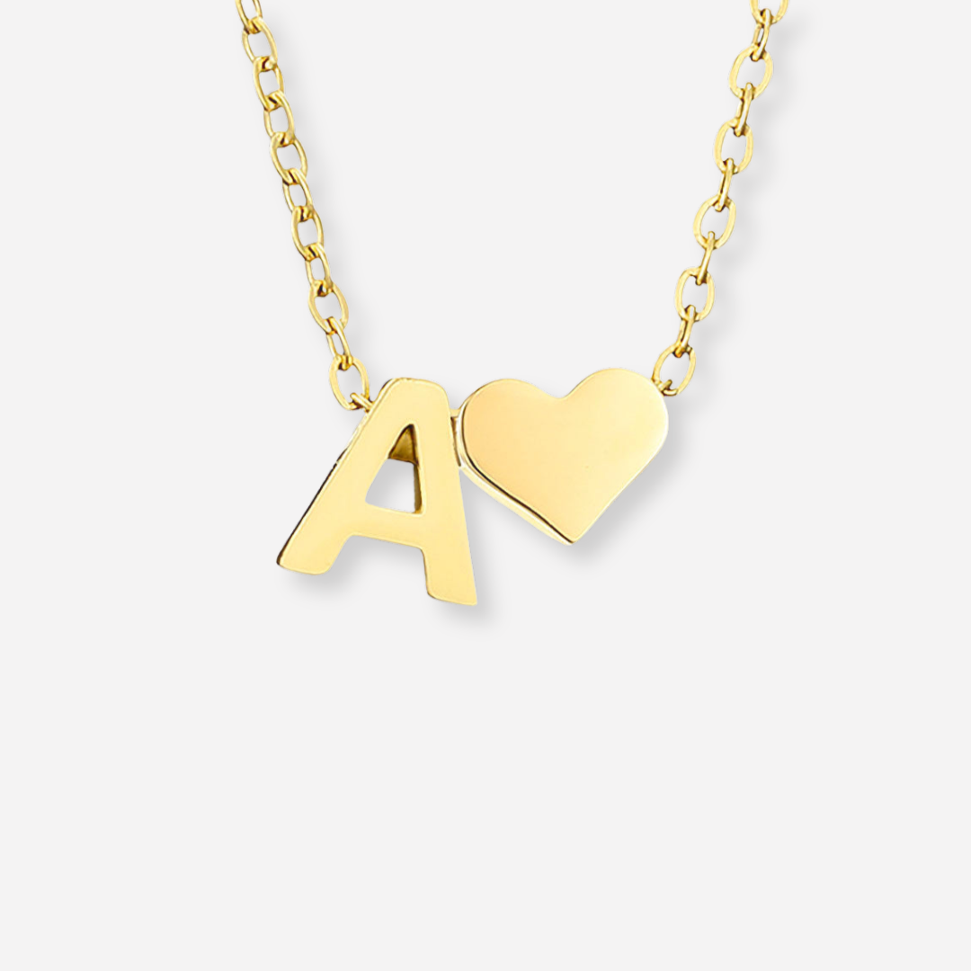 Ria™ | Collar en forma de corazón con iniciales