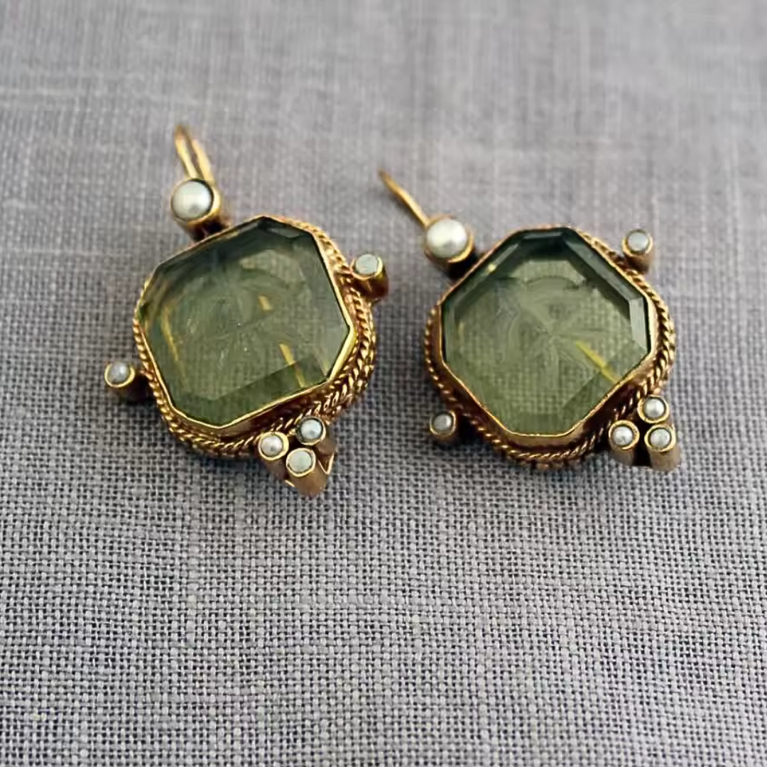 Maeble™ | Vintage Oorbellen met Steen en Parel