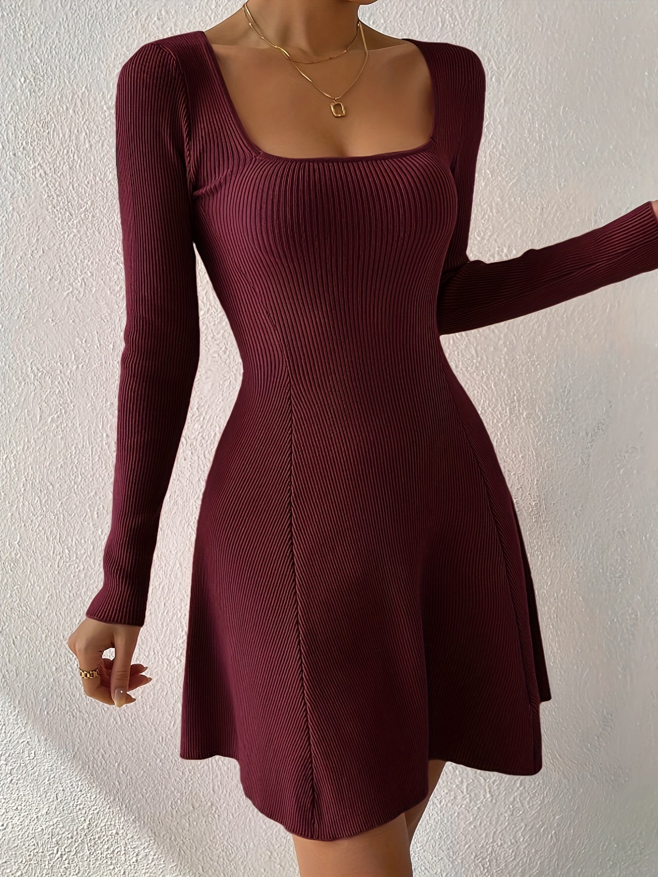 Nova | Vestido de escote cuadrado con falda ancha