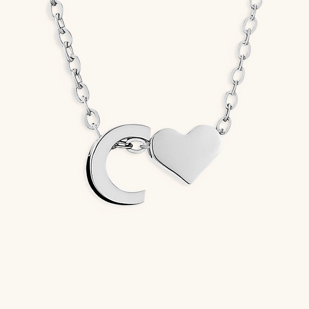 Ria™ | Collar en forma de corazón con iniciales