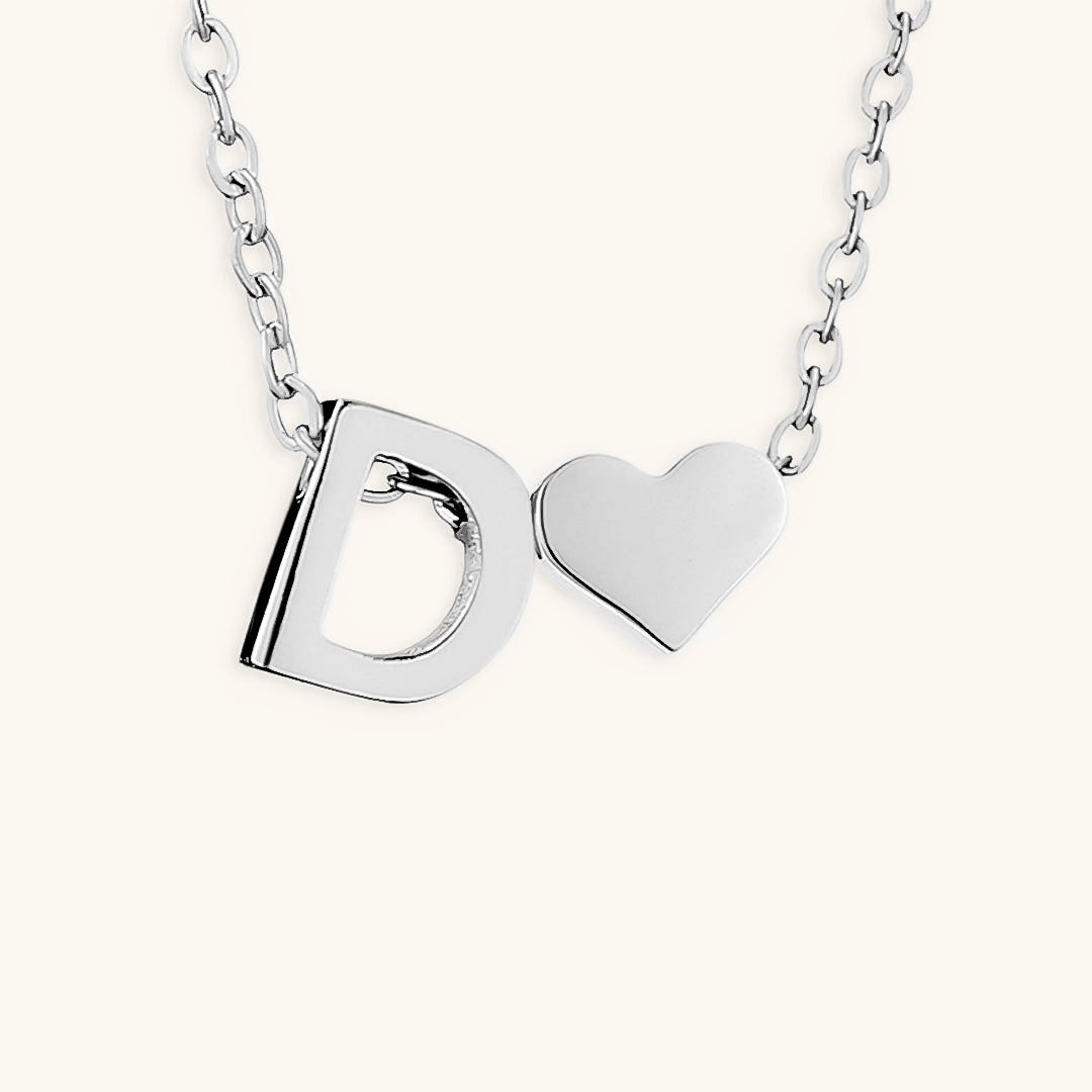Ria™ | Collar en forma de corazón con iniciales