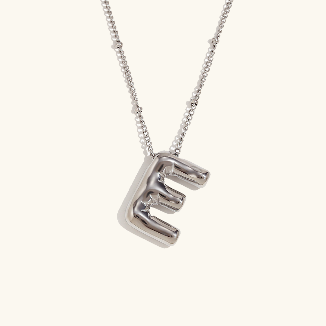Clarisa™ | Collar con inicial de oro