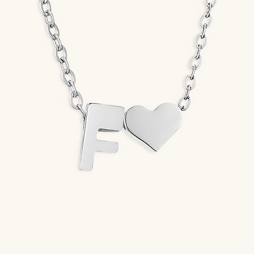 Ria™ | Collar en forma de corazón con iniciales