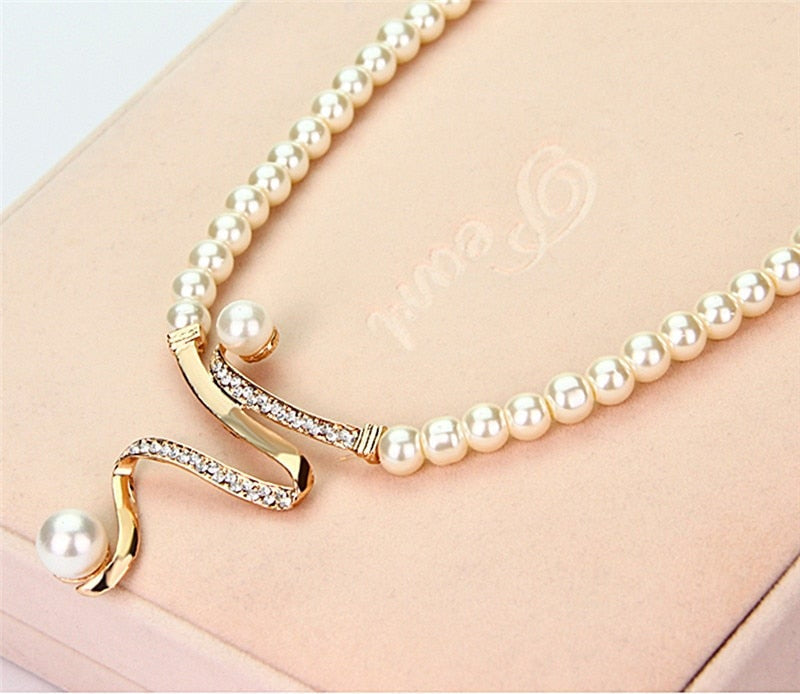 Venus™ | Conjunto de joyería de perlas: collar y pendientes
