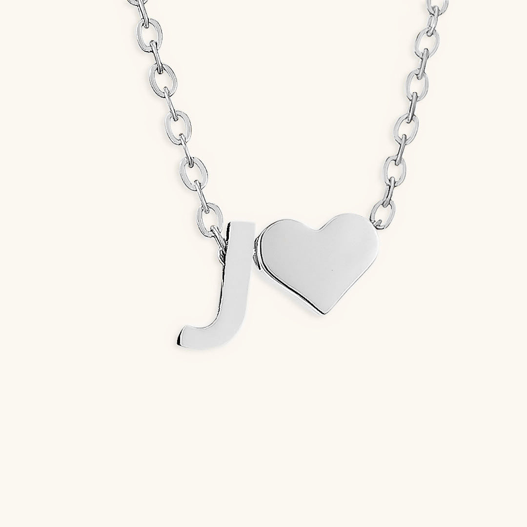 Ria™ | Collar en forma de corazón con iniciales