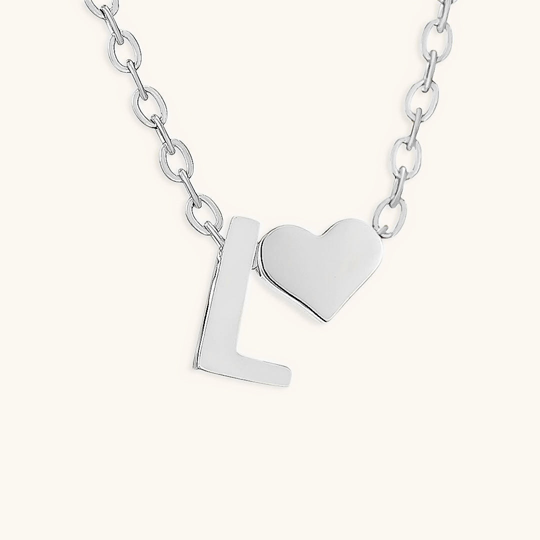 Ria™ | Collar en forma de corazón con iniciales