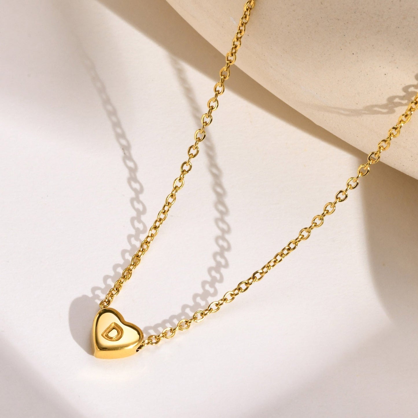 Corazón™ | Collar con colgante de corazón e inicial