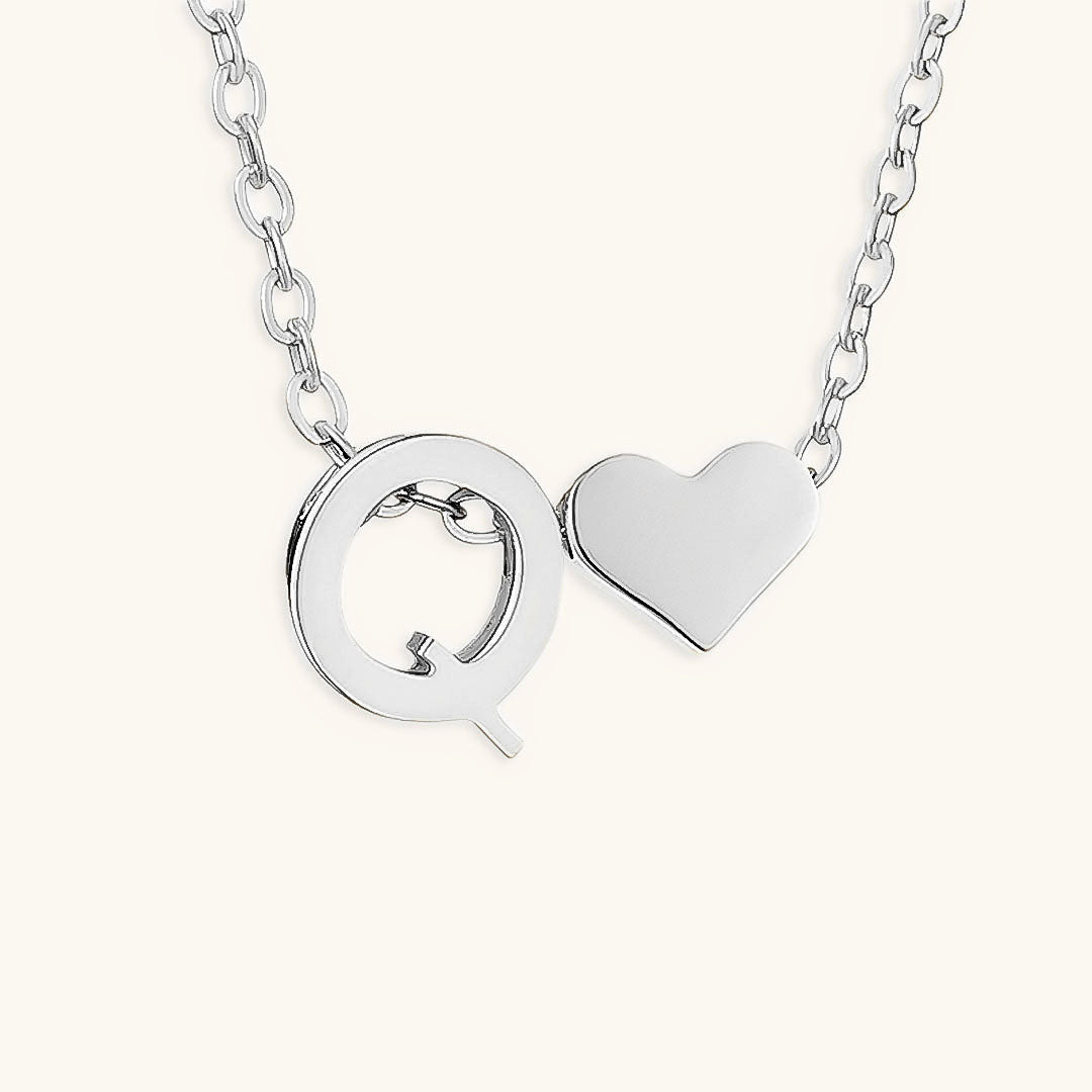 Ria™ | Collar en forma de corazón con iniciales