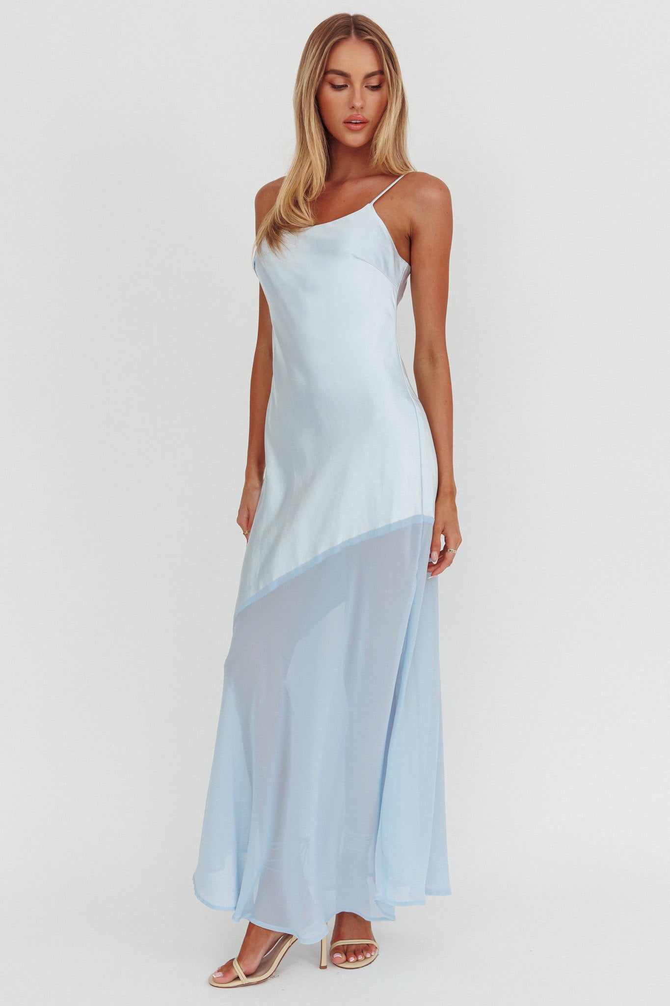 Isabela – Vestido Largo de Elegancia Celestial