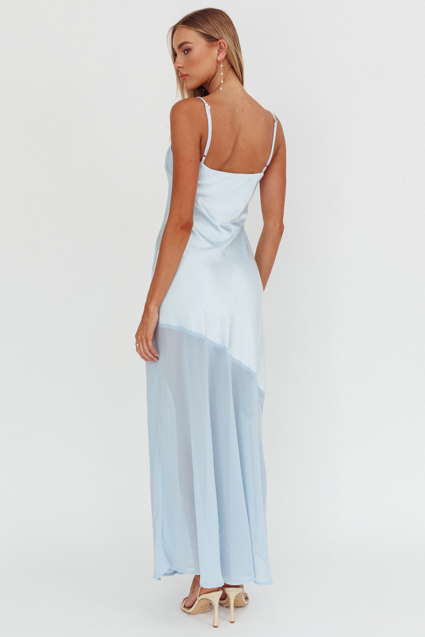 Isabela – Vestido Largo de Elegancia Celestial