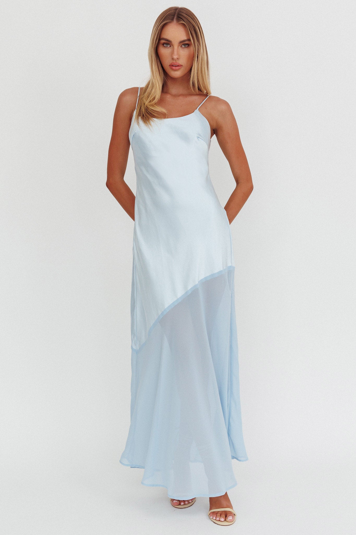 Isabela – Vestido Largo de Elegancia Celestial