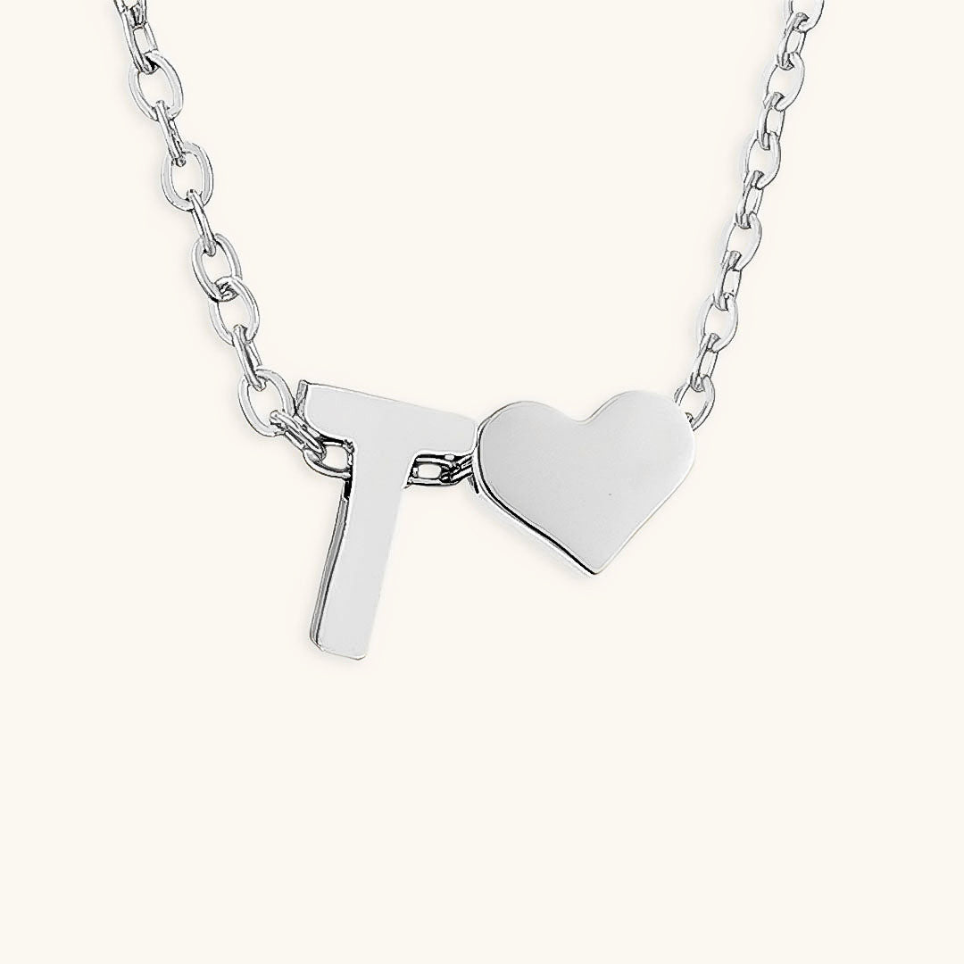 Ria™ | Collar en forma de corazón con iniciales