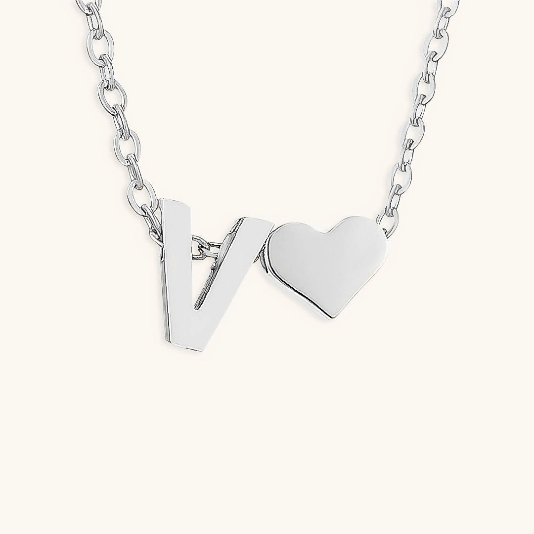 Ria™ | Collar en forma de corazón con iniciales