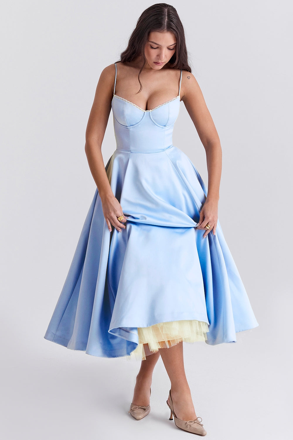 Cindy – Vestido Midi de Tul con Toque Romántico