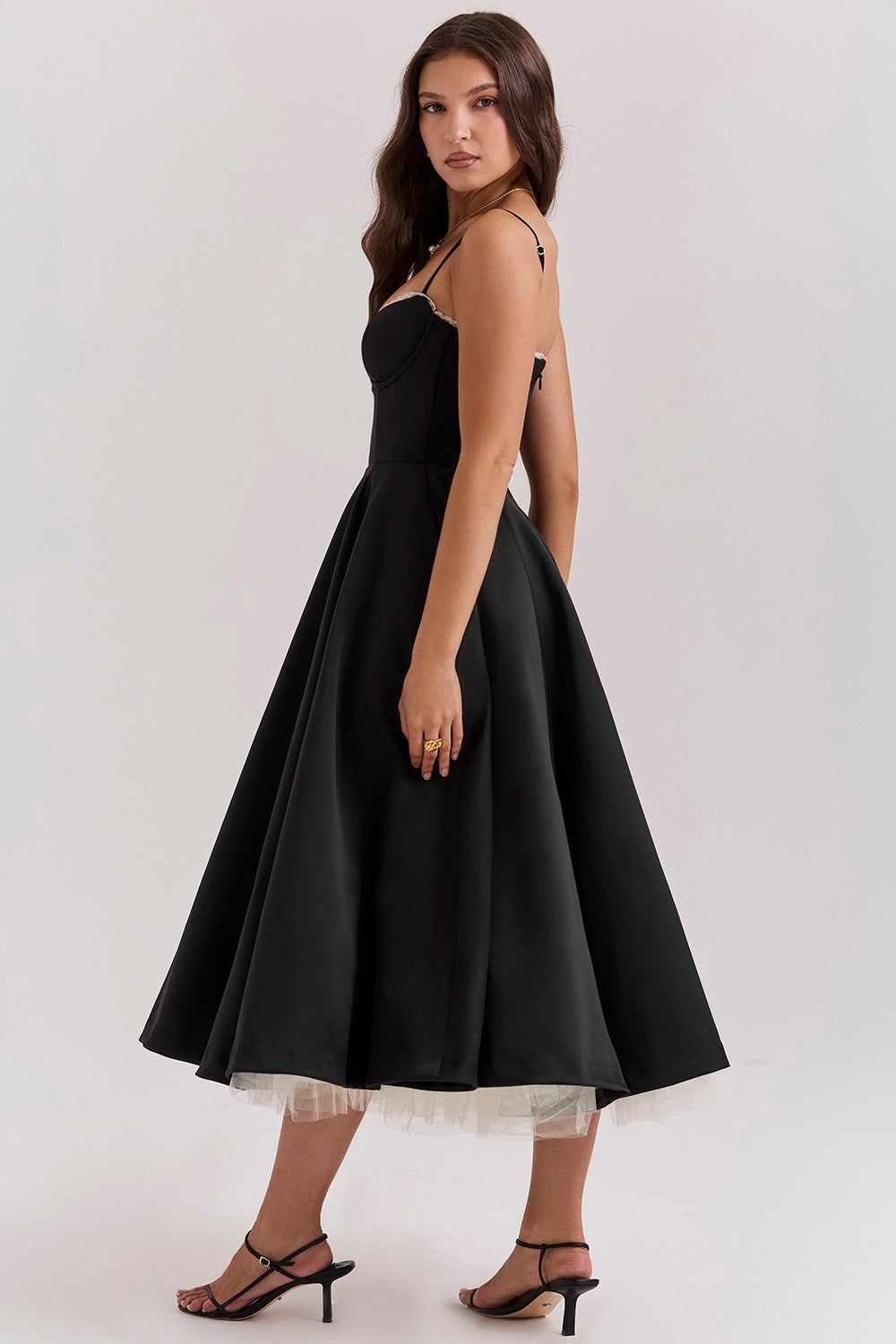 Cindy – Vestido Midi de Tul con Toque Romántico