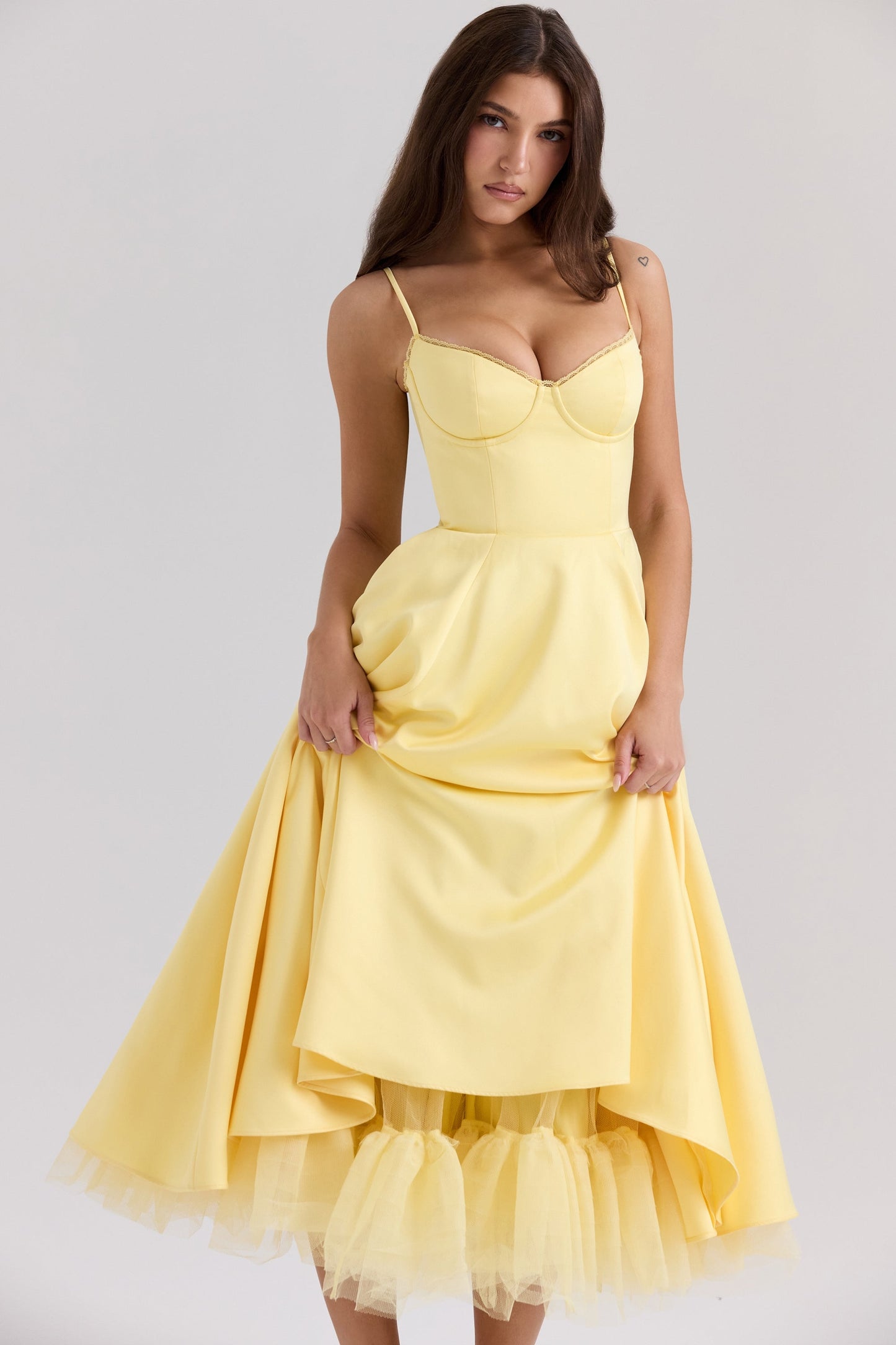 Cindy – Vestido Midi de Tul con Toque Romántico