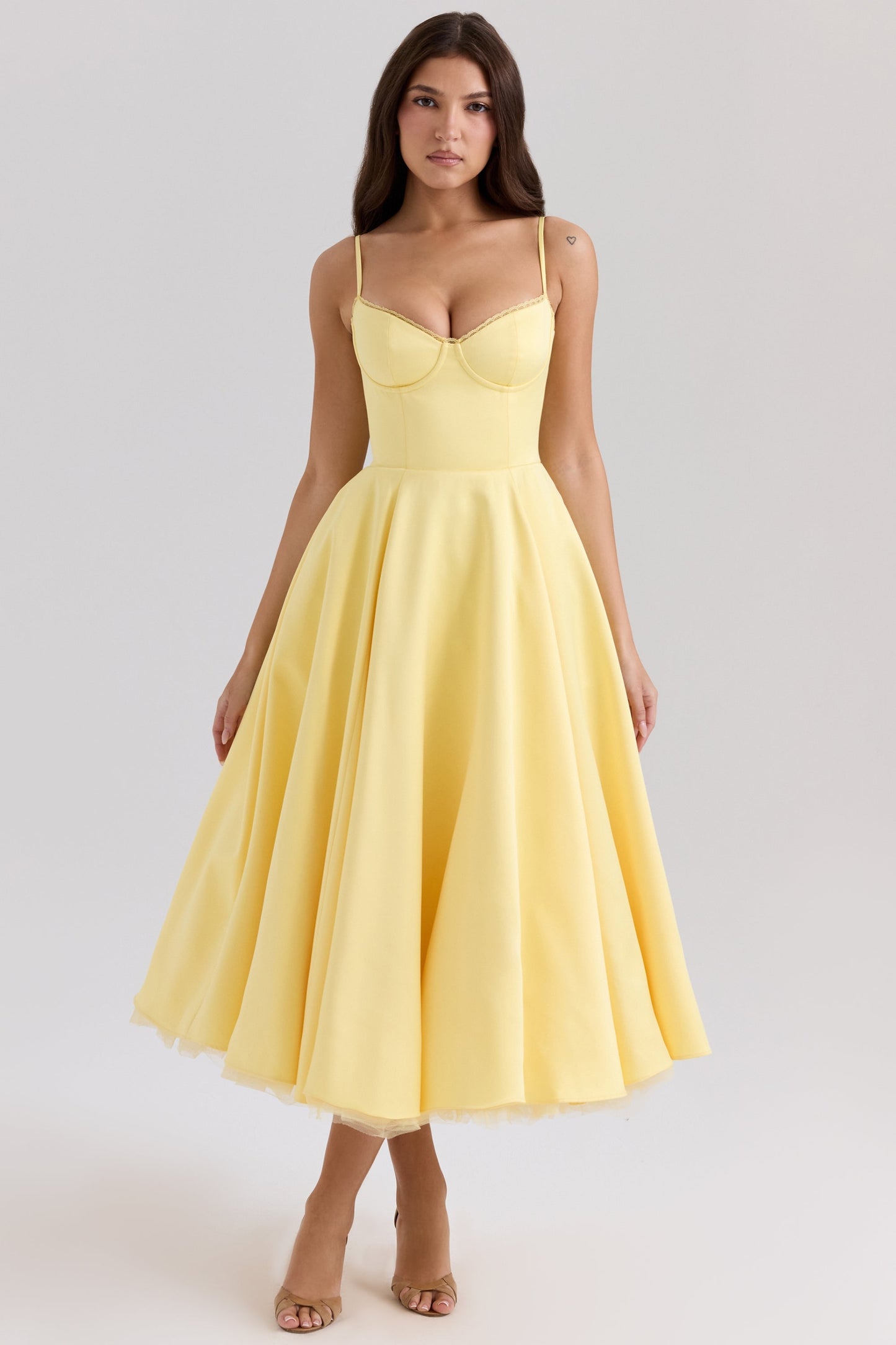 Cindy – Vestido Midi de Tul con Toque Romántico