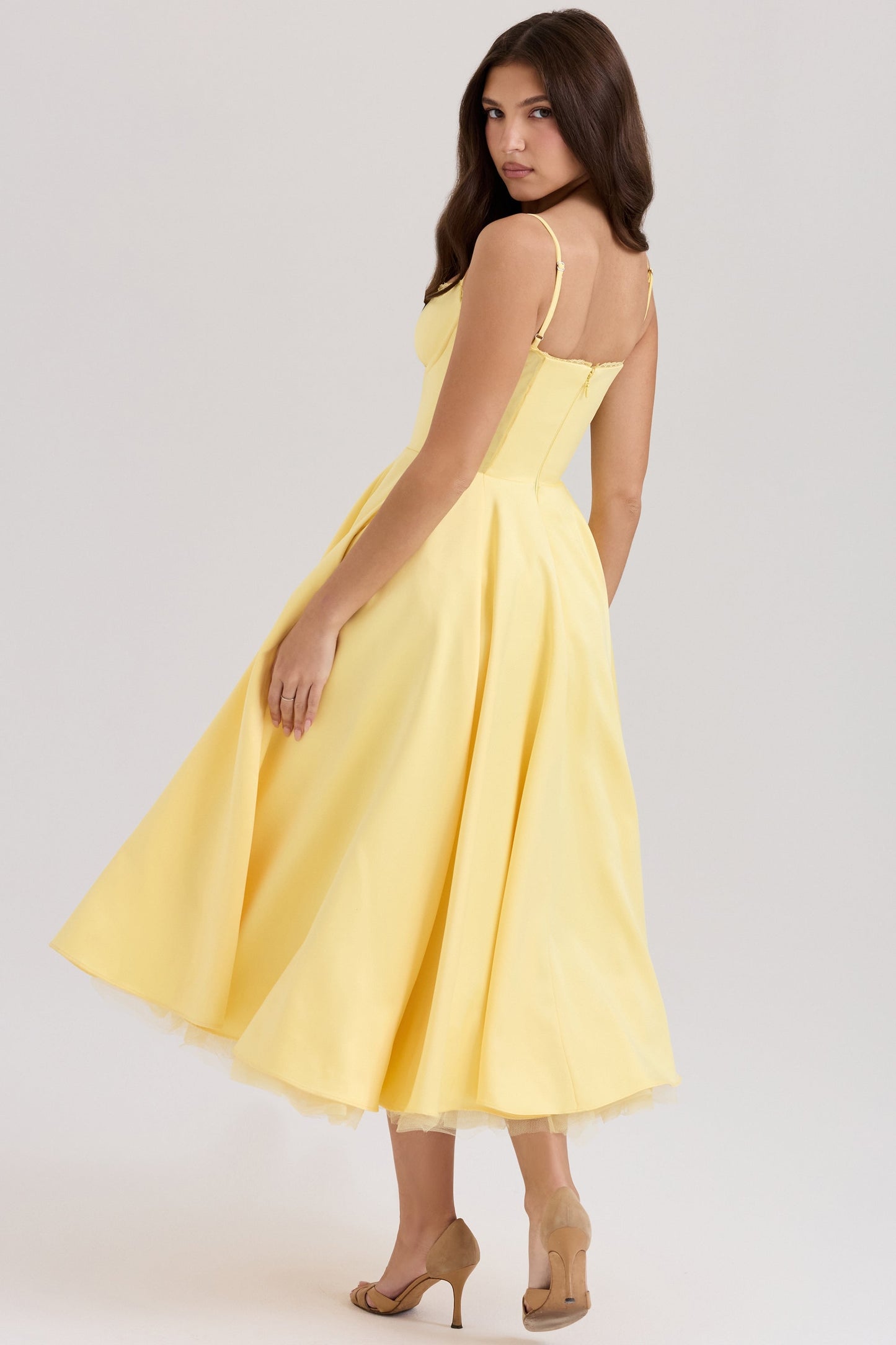 Cindy – Vestido Midi de Tul con Toque Romántico