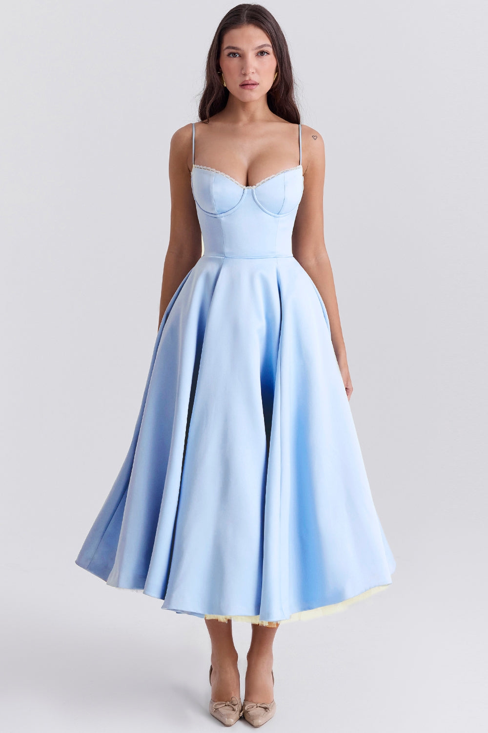 Cindy – Vestido Midi de Tul con Toque Romántico