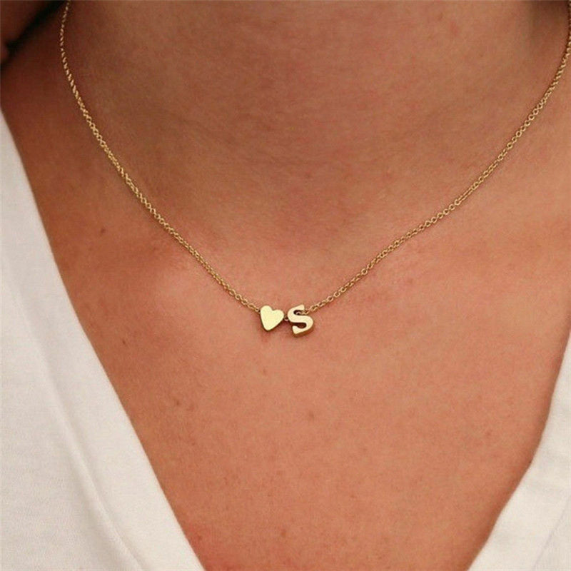 Ria™ | Collar en forma de corazón con iniciales