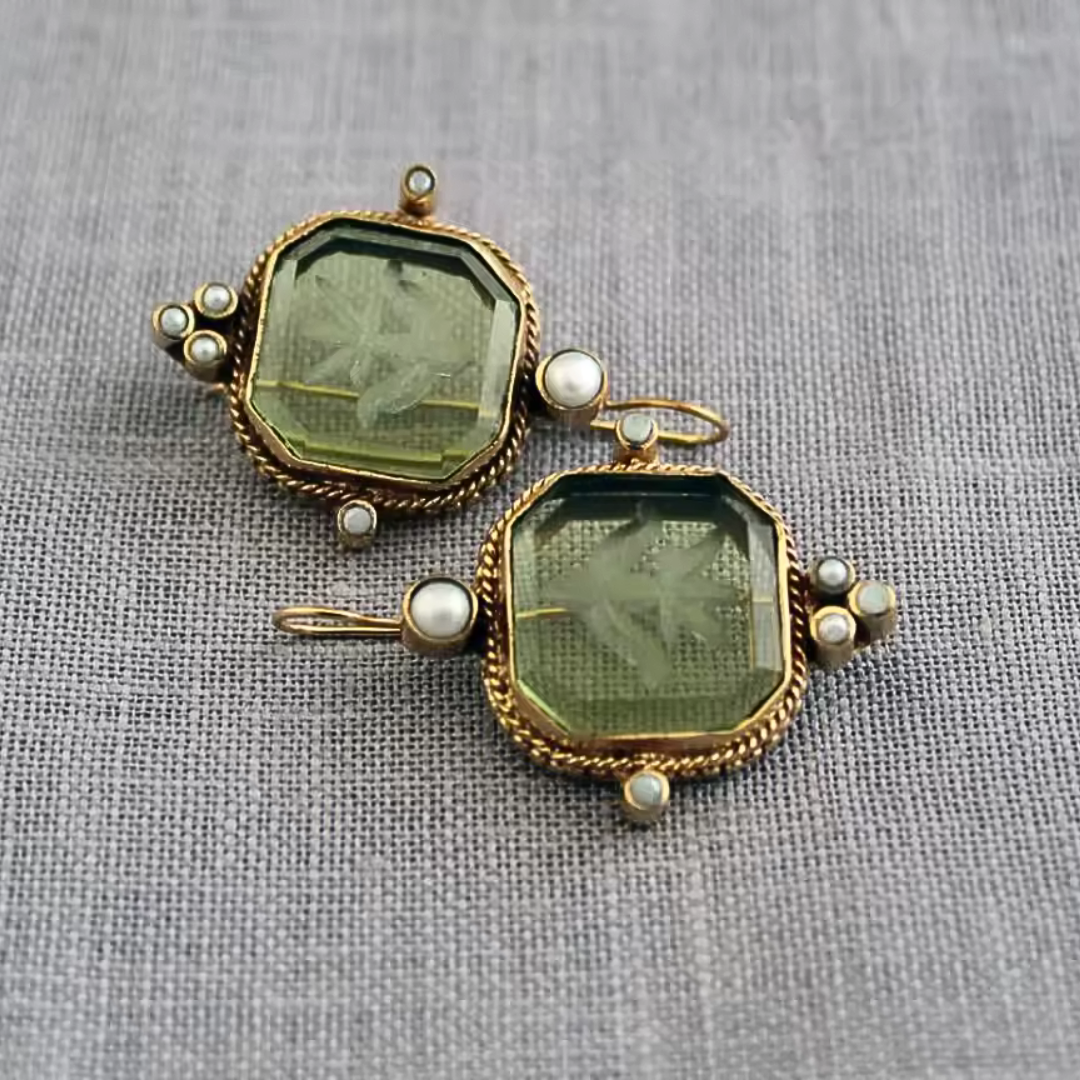 Maeble™ | Vintage Oorbellen met Steen en Parel