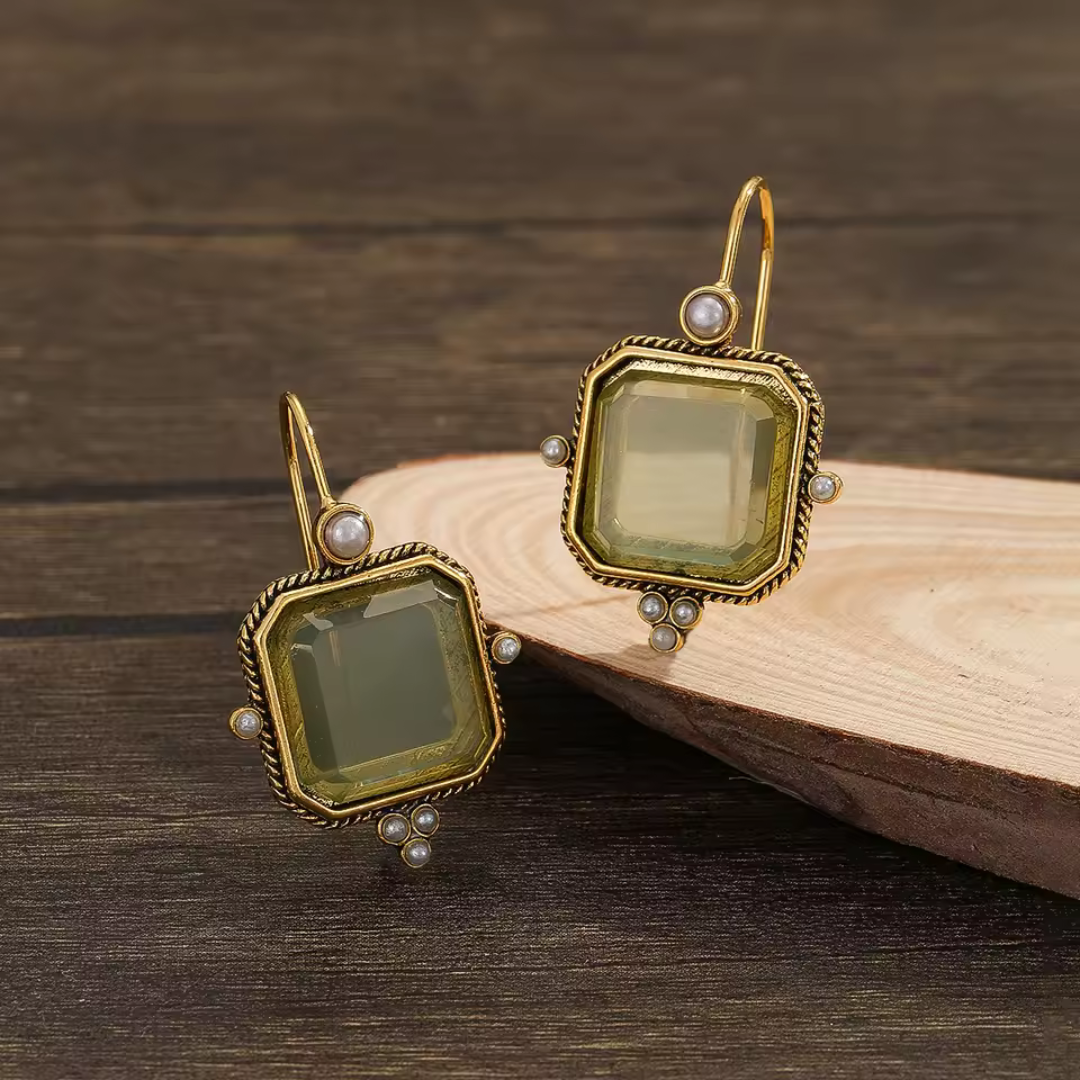 Maeble™ | Vintage Oorbellen met Steen en Parel