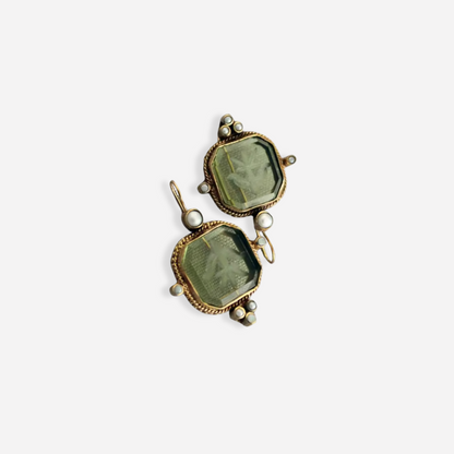 Maeble™ | Vintage Oorbellen met Steen en Parel