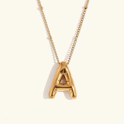 Clarisa™ | Collar con inicial de oro