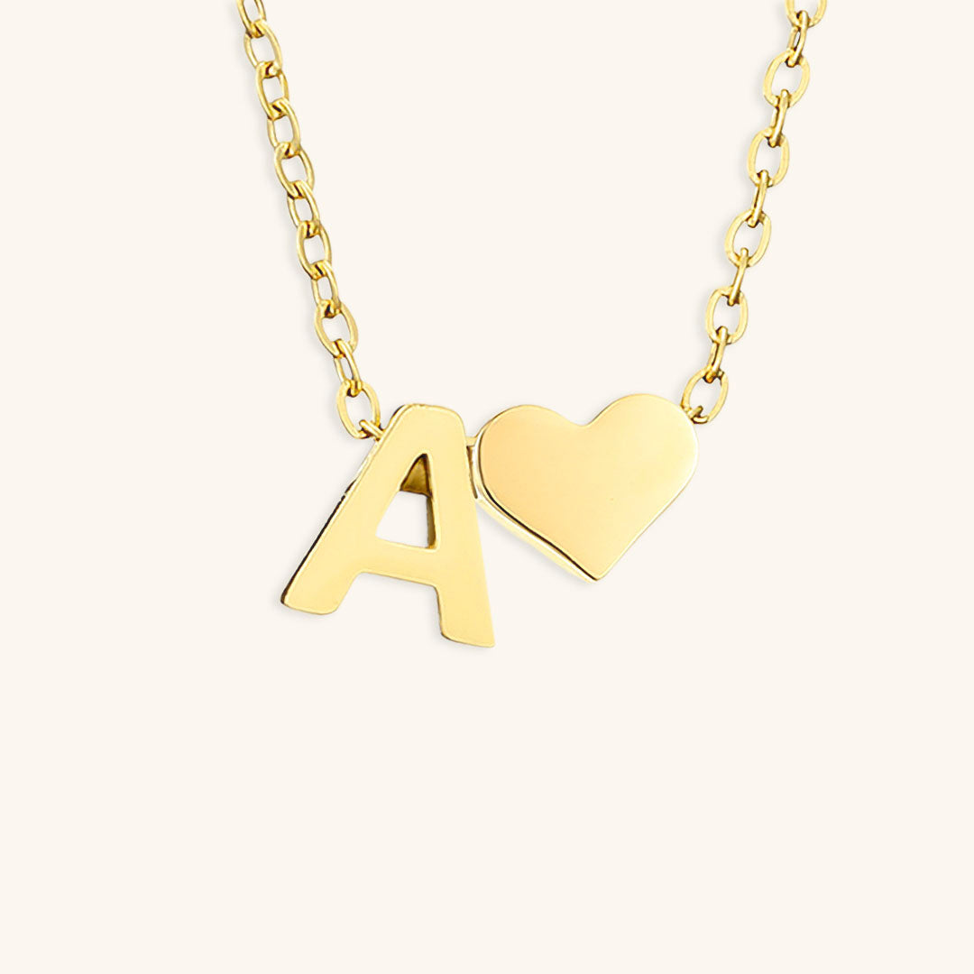 Ria™ | Collar en forma de corazón con iniciales