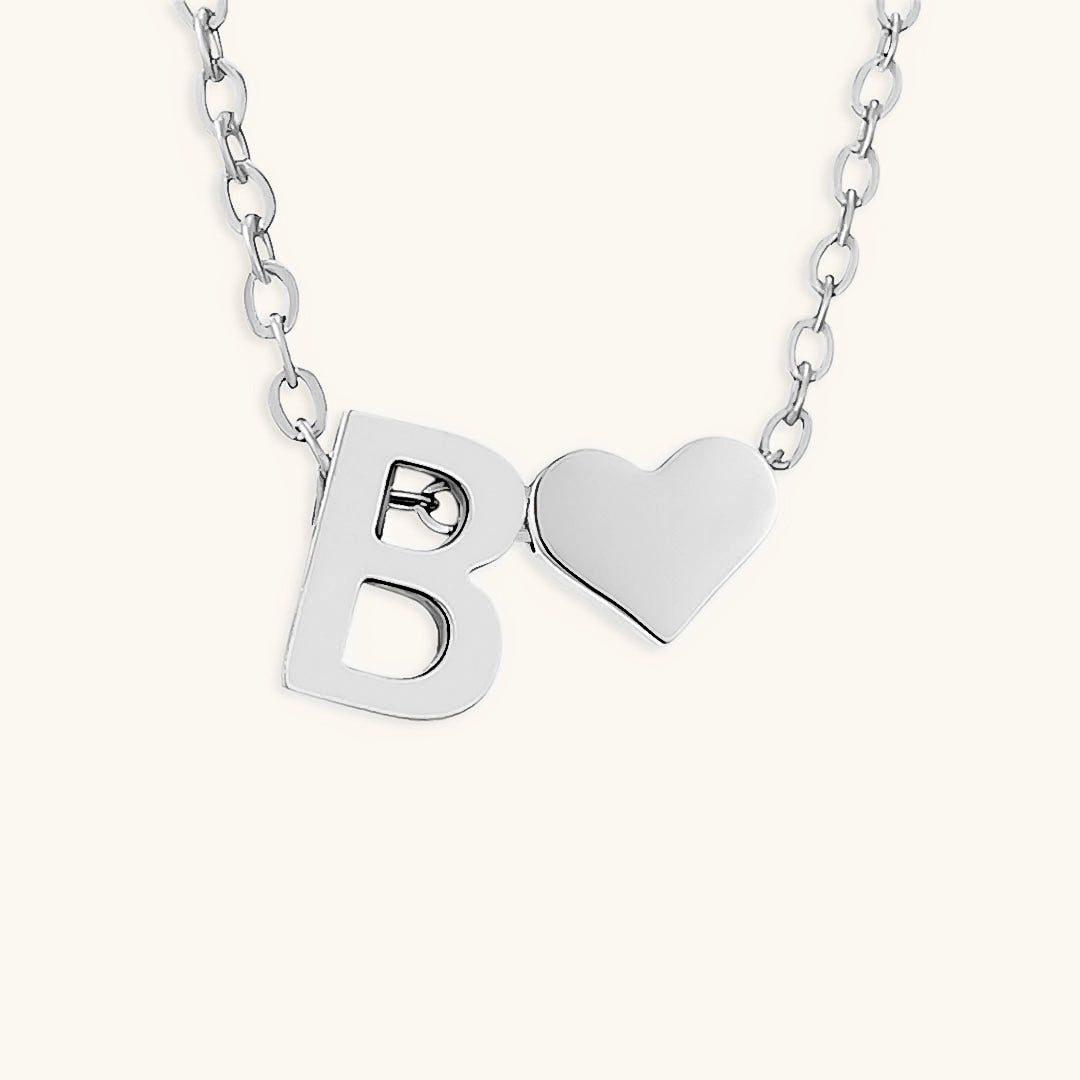 Ria™ | Collar en forma de corazón con iniciales