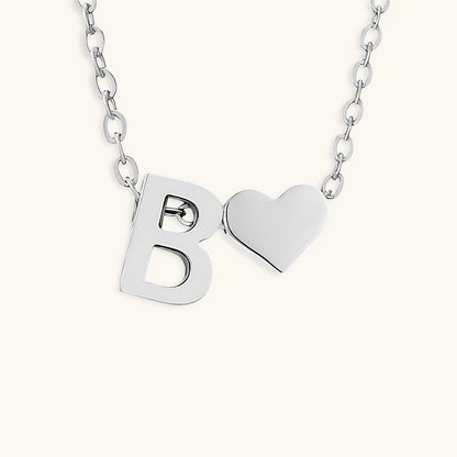 Ria™ | Collar en forma de corazón con iniciales