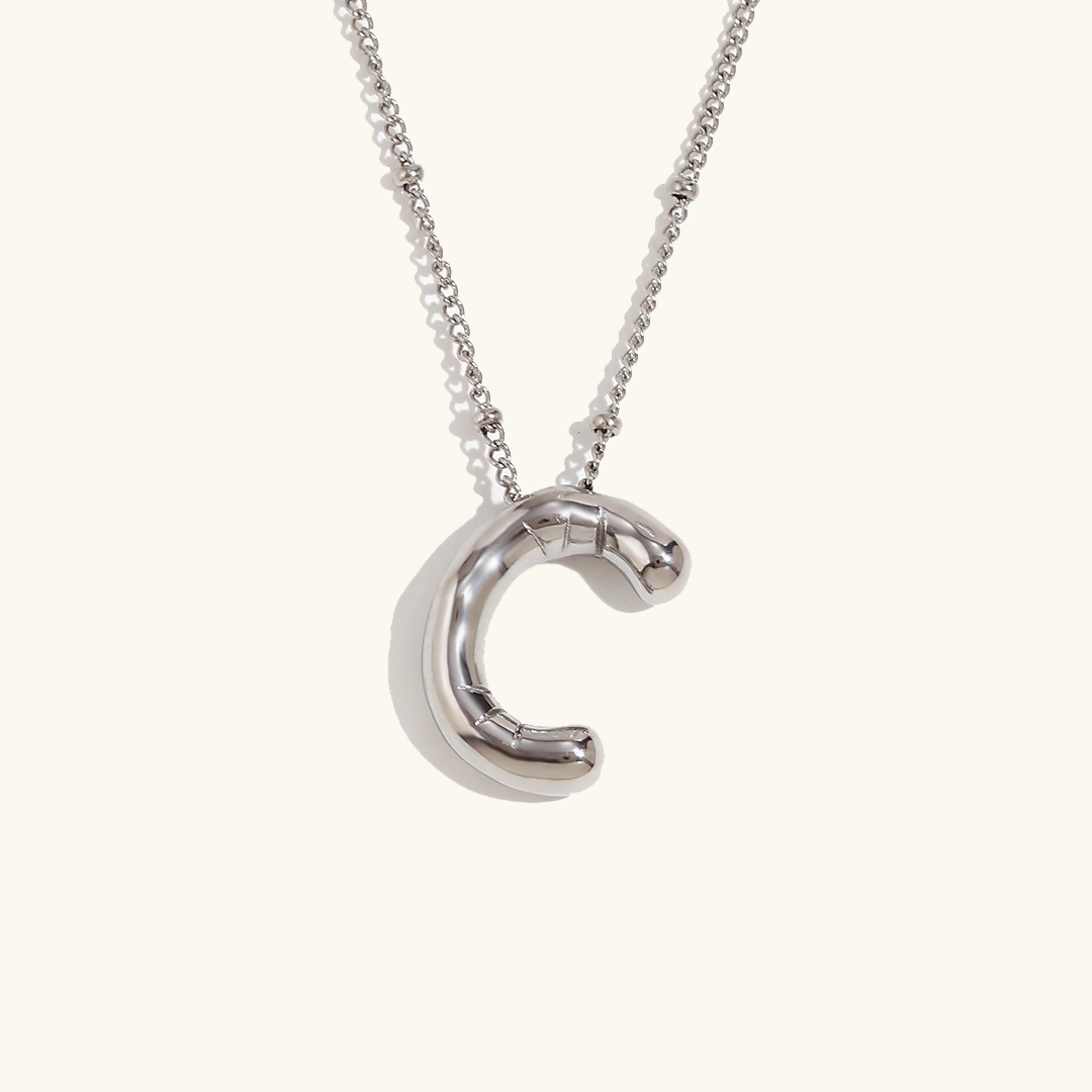 Clarisa™ | Collar con inicial de oro