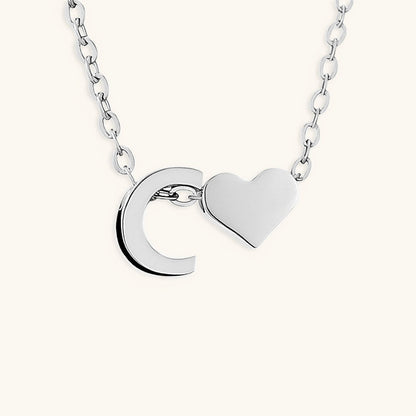 Ria™ | Collar en forma de corazón con iniciales