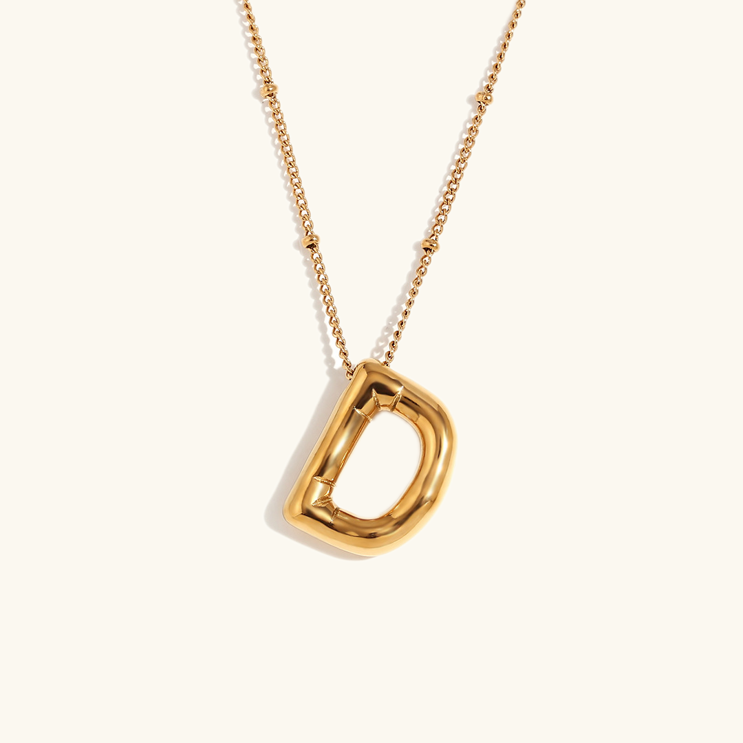 Clarisa™ | Collar con inicial de oro