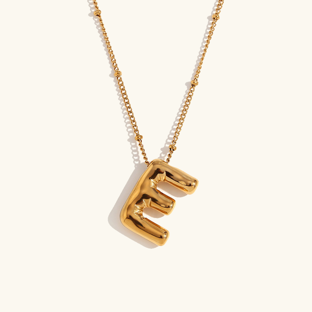 Clarisa™ | Collar con inicial de oro