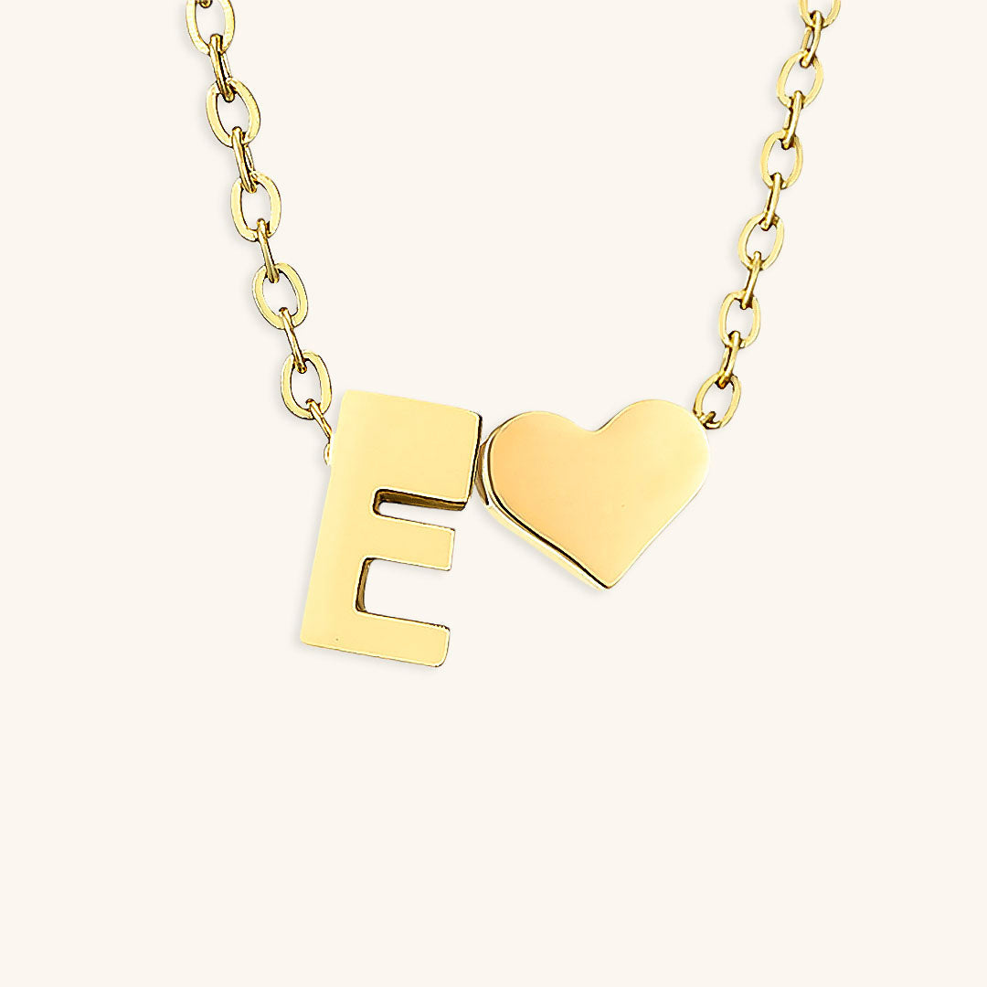 Ria™ | Collar en forma de corazón con iniciales