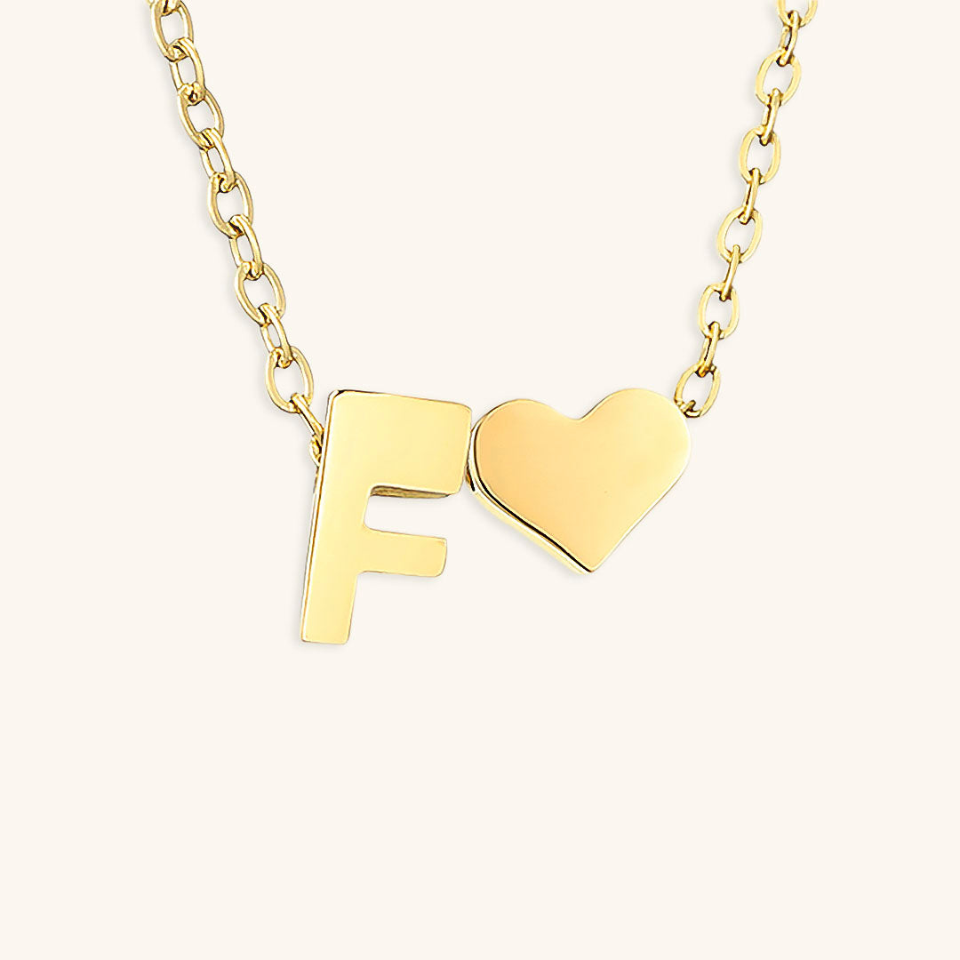 Ria™ | Collar en forma de corazón con iniciales