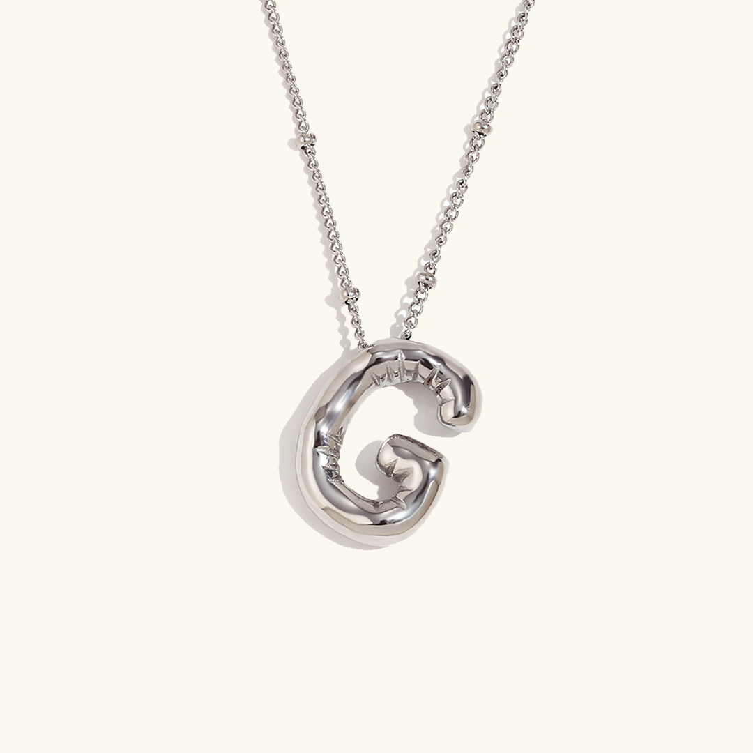 Clarisa™ | Collar con inicial de oro