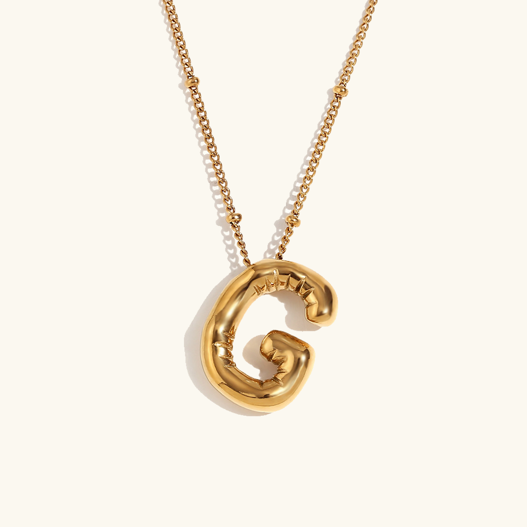 Clarisa™ | Collar con inicial de oro