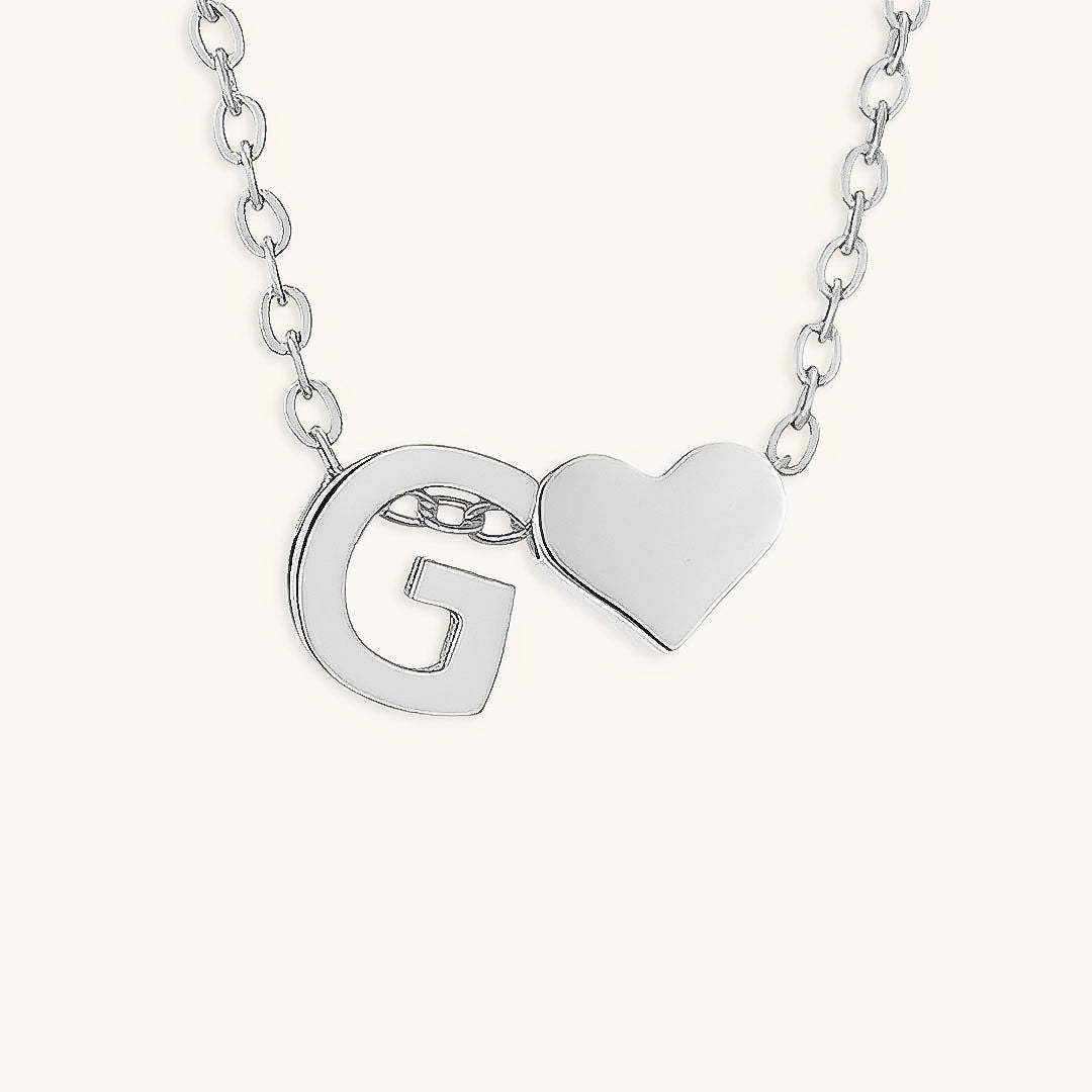 Ria™ | Collar en forma de corazón con iniciales