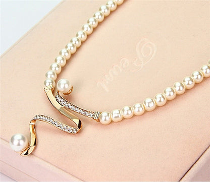 Venus™ | Parelsieraden Set: Ketting en Oorbellen