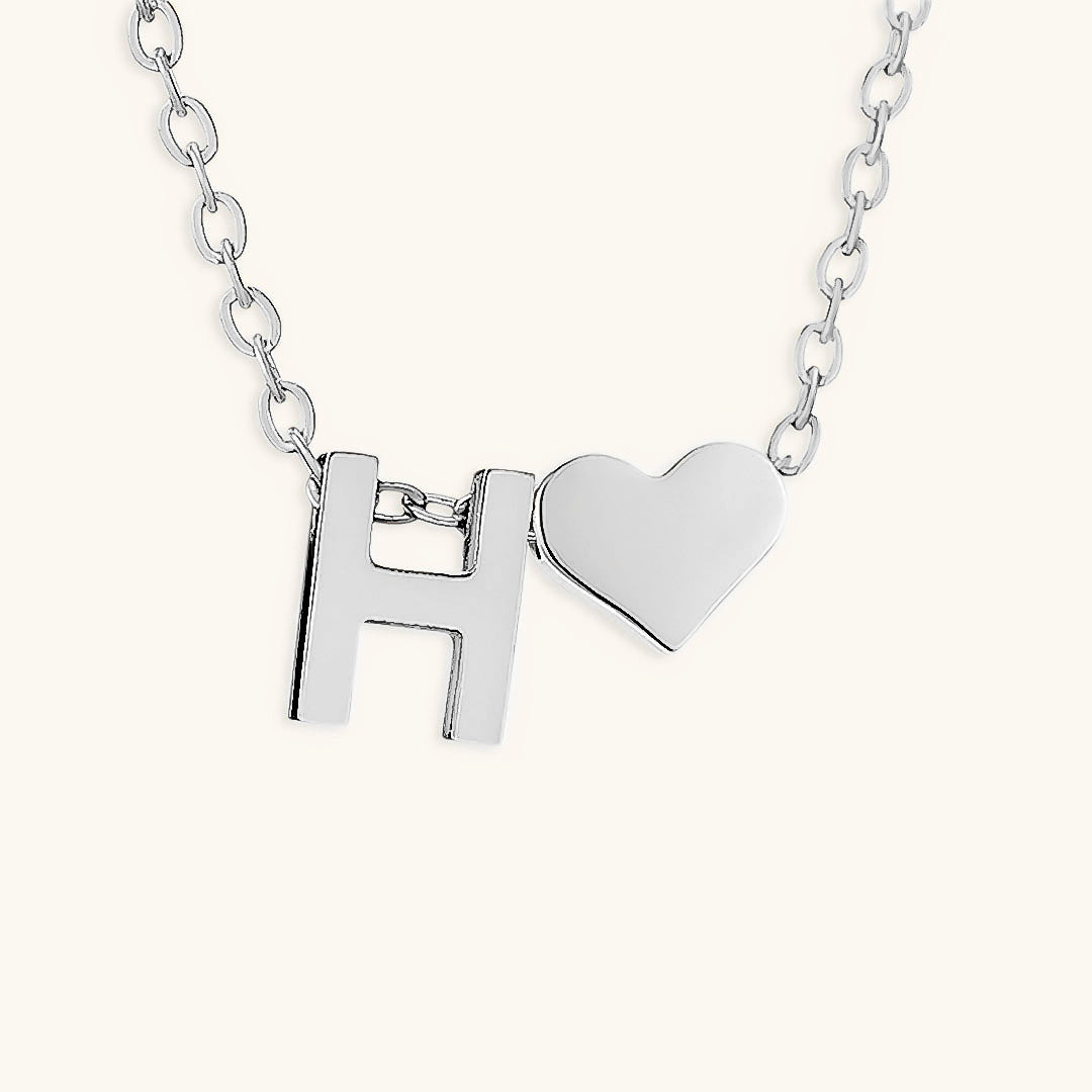 Ria™ | Collar en forma de corazón con iniciales