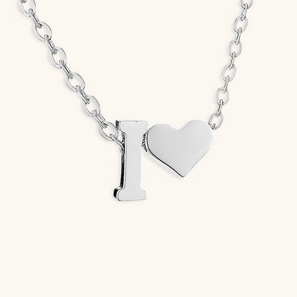 Ria™ | Collar en forma de corazón con iniciales