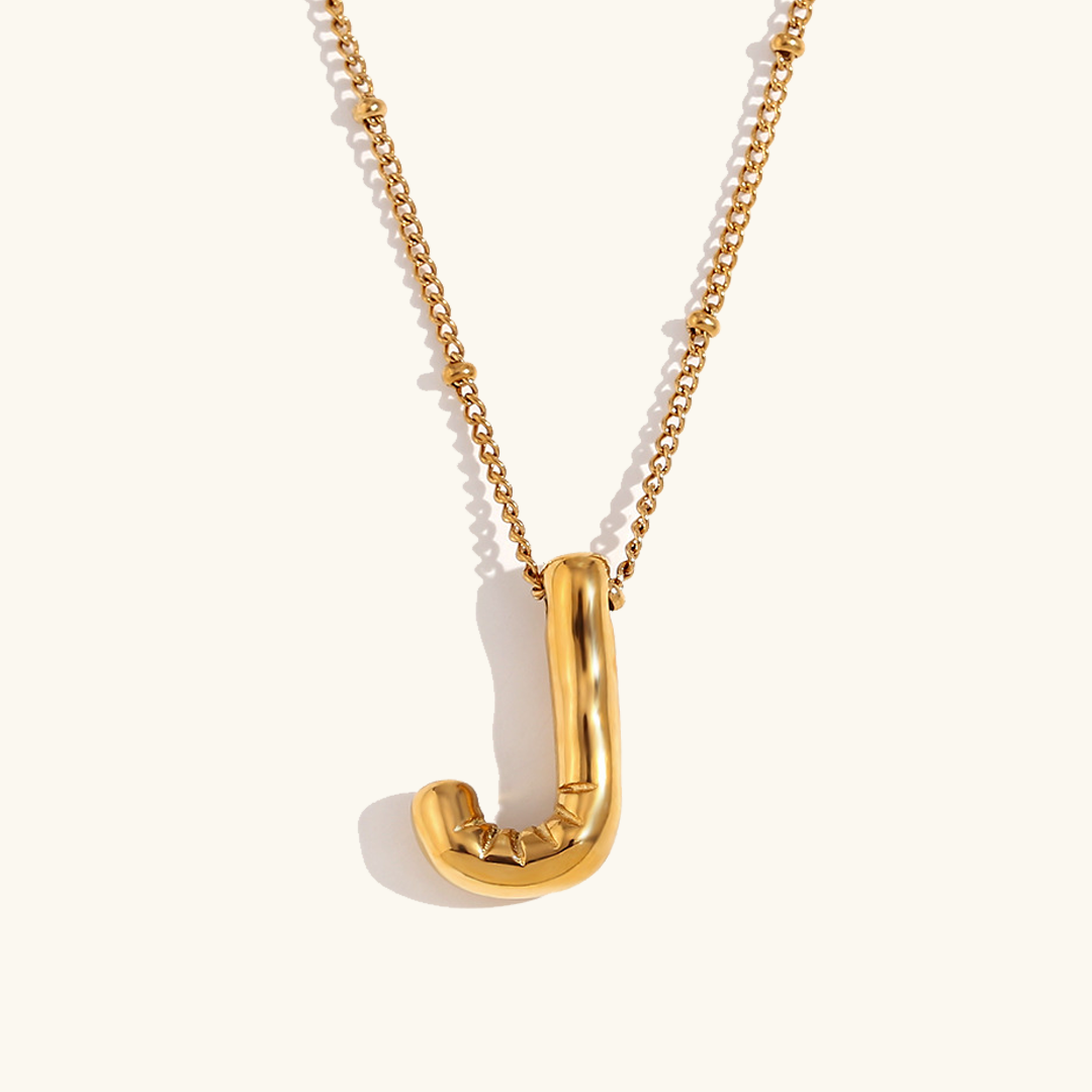 Clarisa™ | Collar con inicial de oro