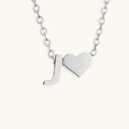 Ria™ | Collar en forma de corazón con iniciales