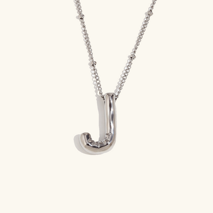 Clarisa™ | Collar con inicial de oro