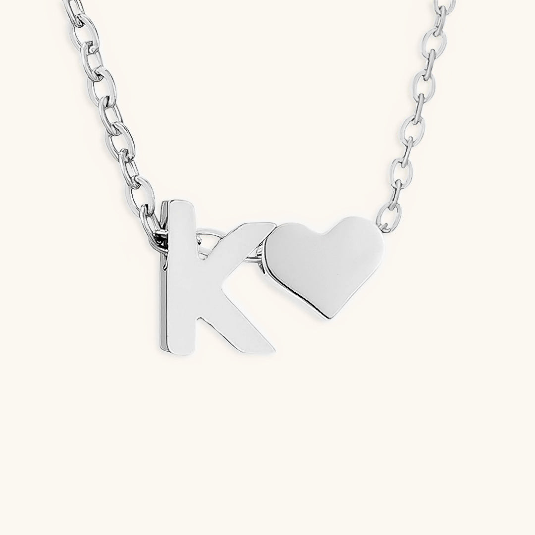 Ria™ | Collar en forma de corazón con iniciales