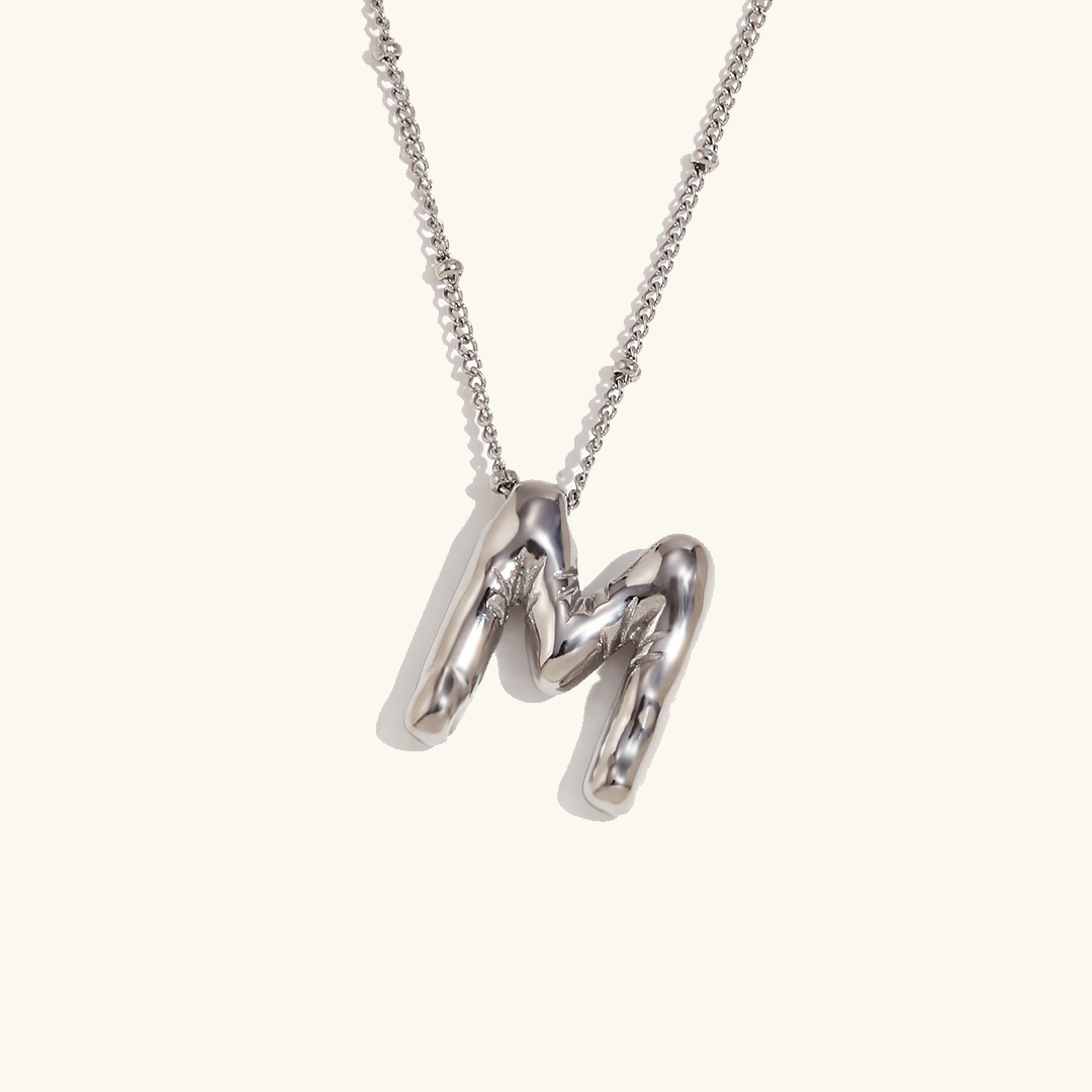 Clarisa™ | Collar con inicial de oro