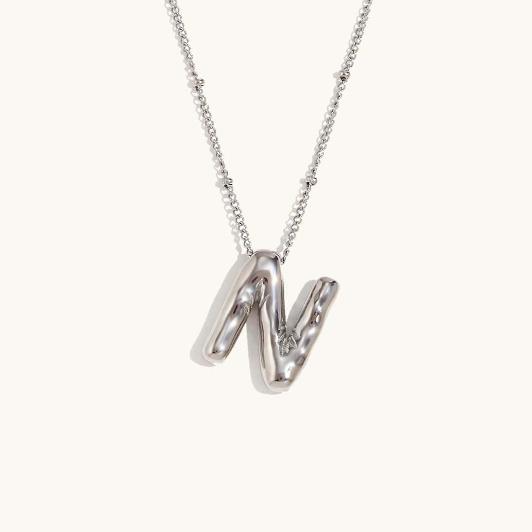 Clarisa™ | Collar con inicial de oro