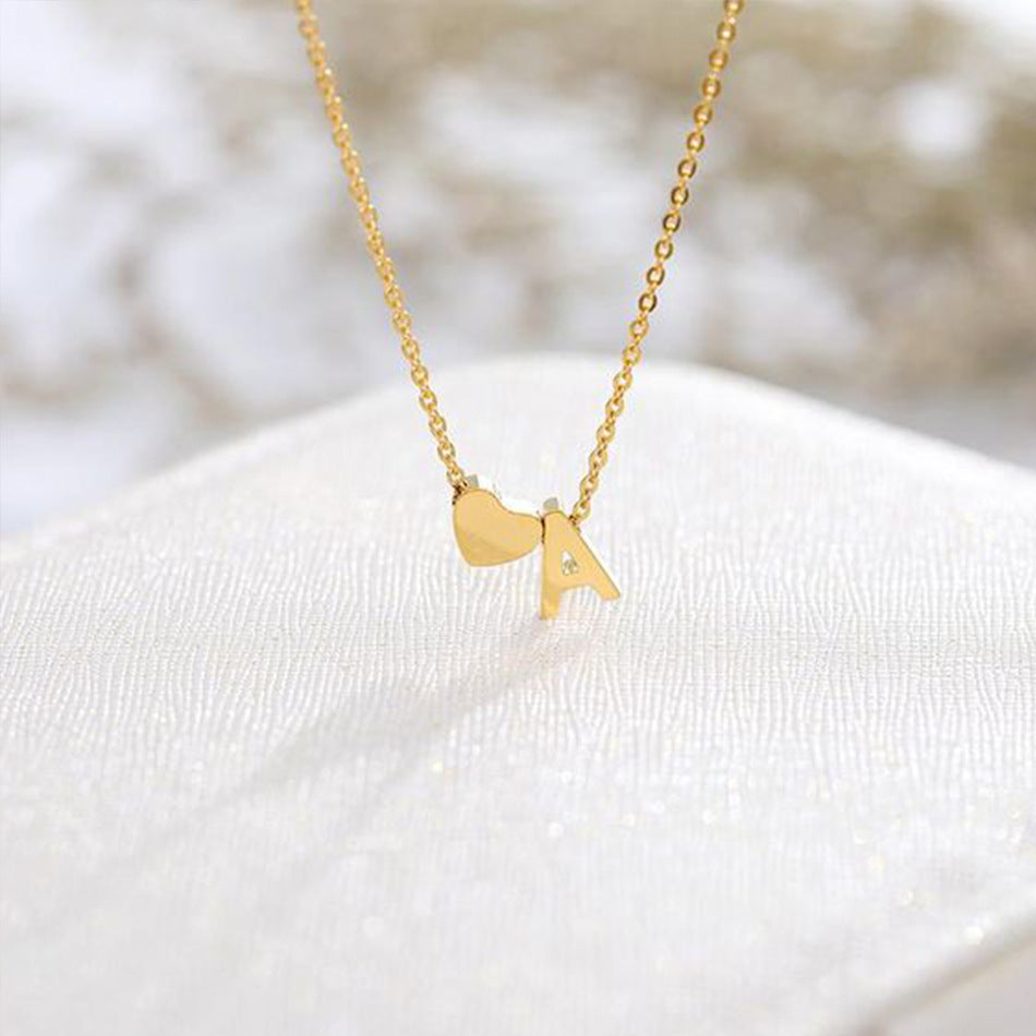 Ria™ | Collar en forma de corazón con iniciales